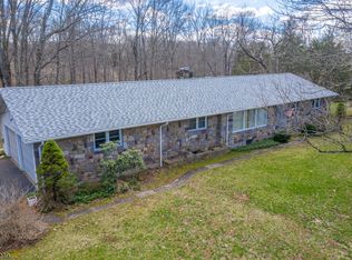 7 Deer Path, Bloomsbury, NJ 08804