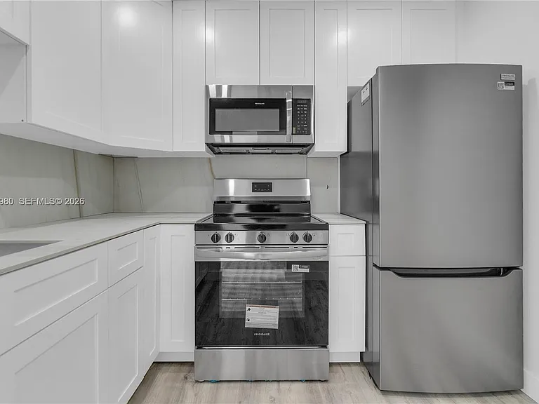 7925 Carlyle Ave #402 — Photo 6