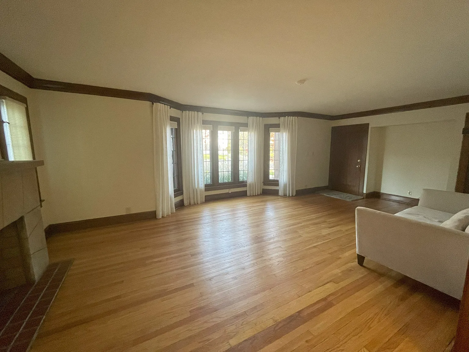 2 bed, 1100 sqft, $1,600 — Photo 3