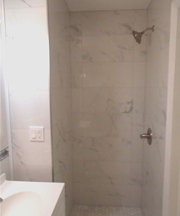 3rd image of 442 E Beech St Floor 1