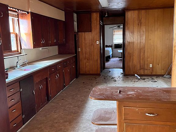 2nd image of 328 W Stevenson Ave