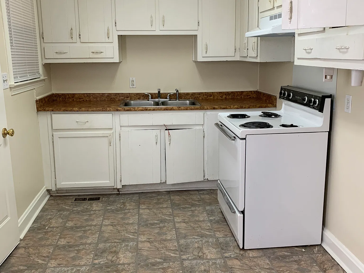 3 bed, 1000 sqft, $1,295 — Photo 4