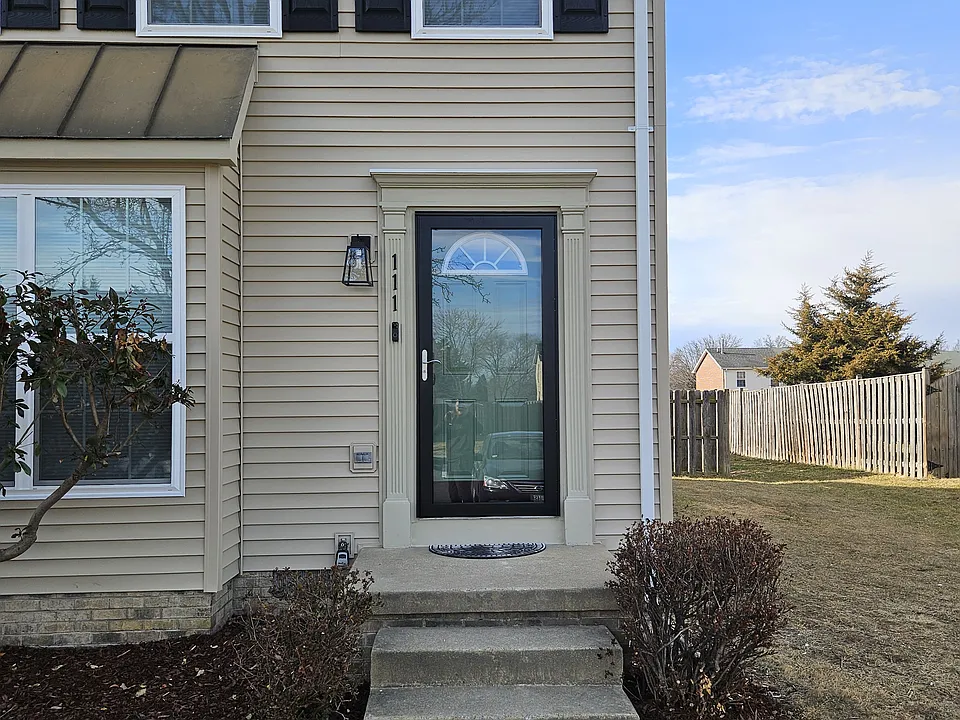 111 Barrington Ln