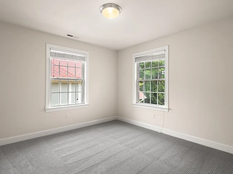 8 Trafalgar Cir — Photo 26