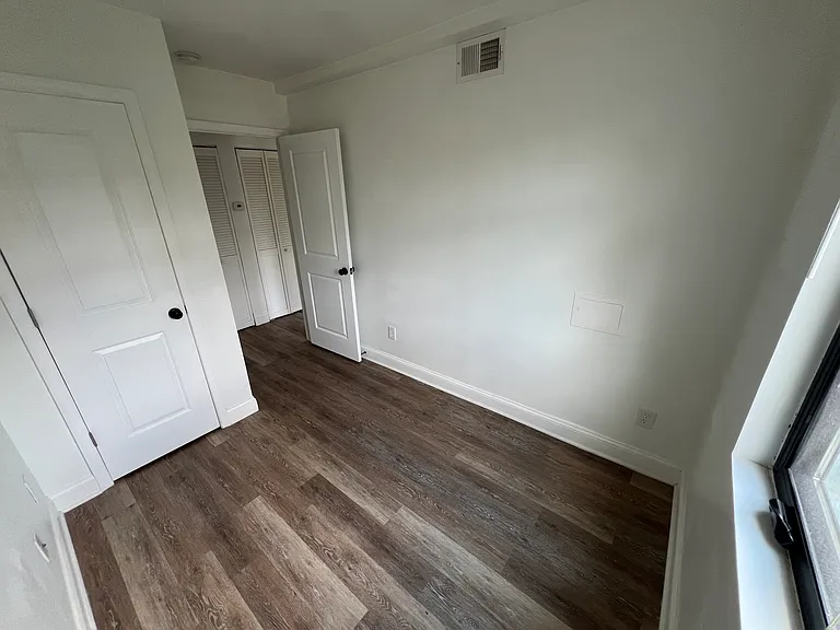 239 12th Pl NE #3 — Photo 24