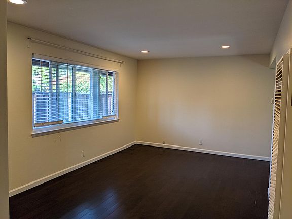 5th image of 400 Tyrella Ave #C