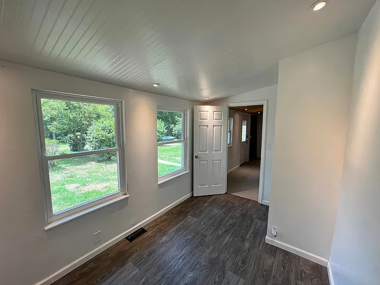 1005 Kirby Dr — Photo 15