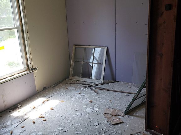 3rd image of 809 Vance St