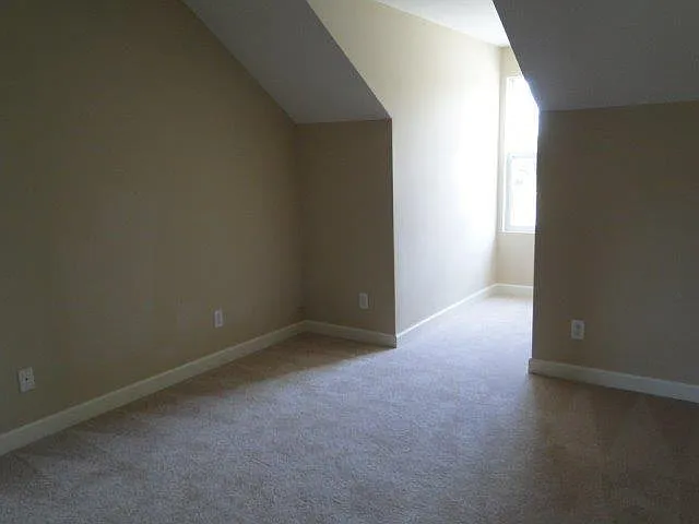 127 Governors Blvd — Photo 7