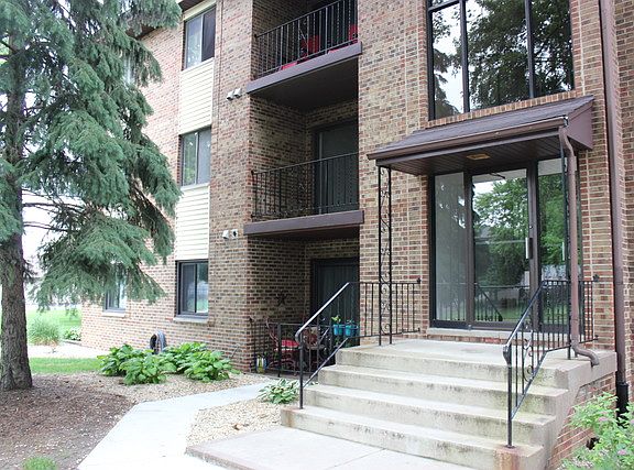 3rd image of 13430 W Circle Dr #208