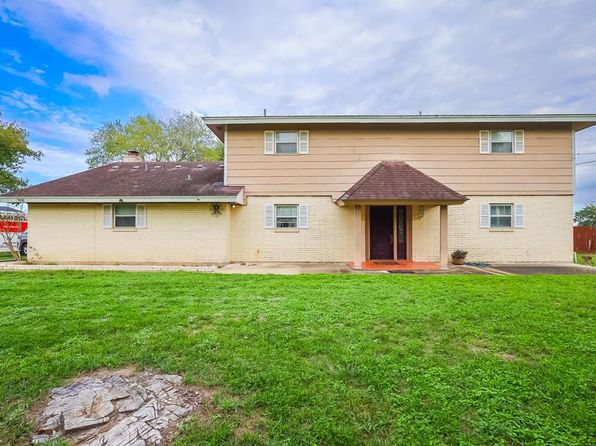 1800 Jones Rd, Beeville, TX 78102