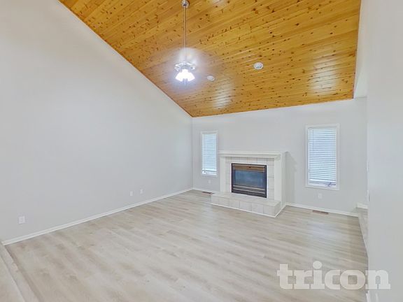 2nd image of 209 Greenbriar Ln