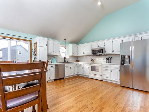5th image of 1045 Black Oak Dr