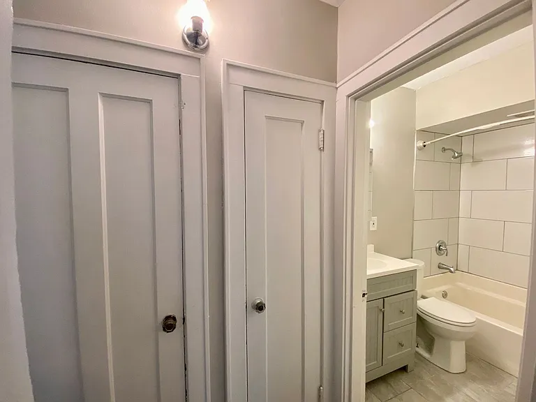 1029 Dana Apts — Photo 18