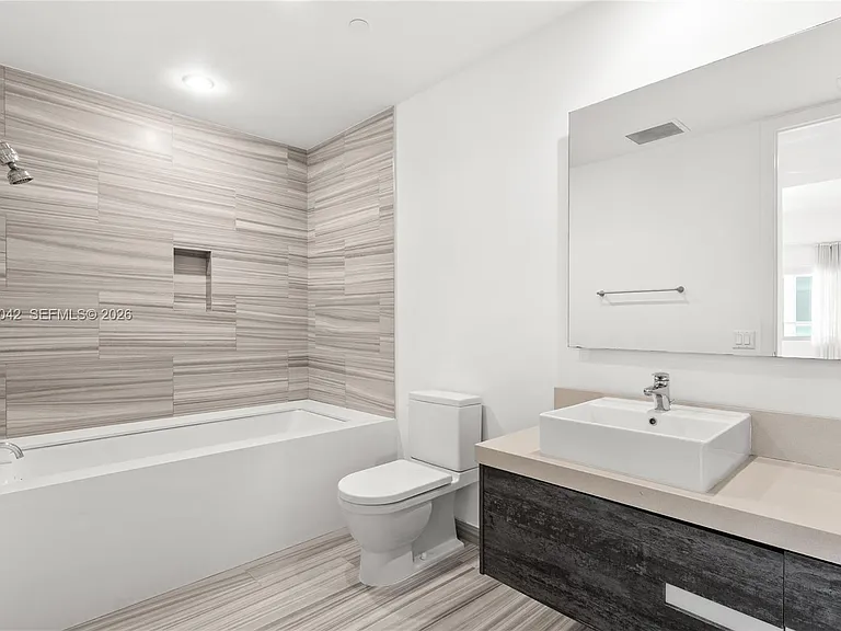 1100 Biscayne Blvd #3404 — Photo 25