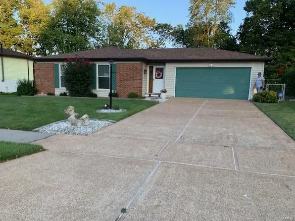 4969 Sefton Dr, Saint Louis, MO 63128