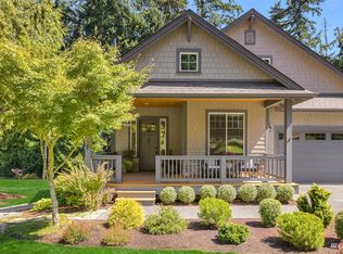 7835 Ledge Stone Loop NE, Bainbridge Island, WA 98110