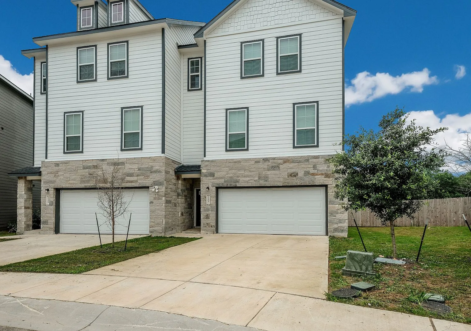 Spacious & Modern 3/3.5 in The Preserve at the Dominion — Photo 3