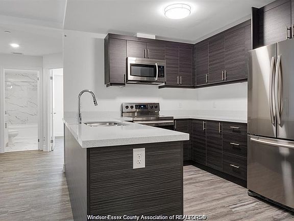 3rd image of 1611 Banwell Rd #317