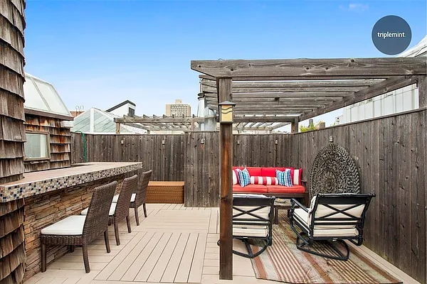 Sold by Triplemint | media 17