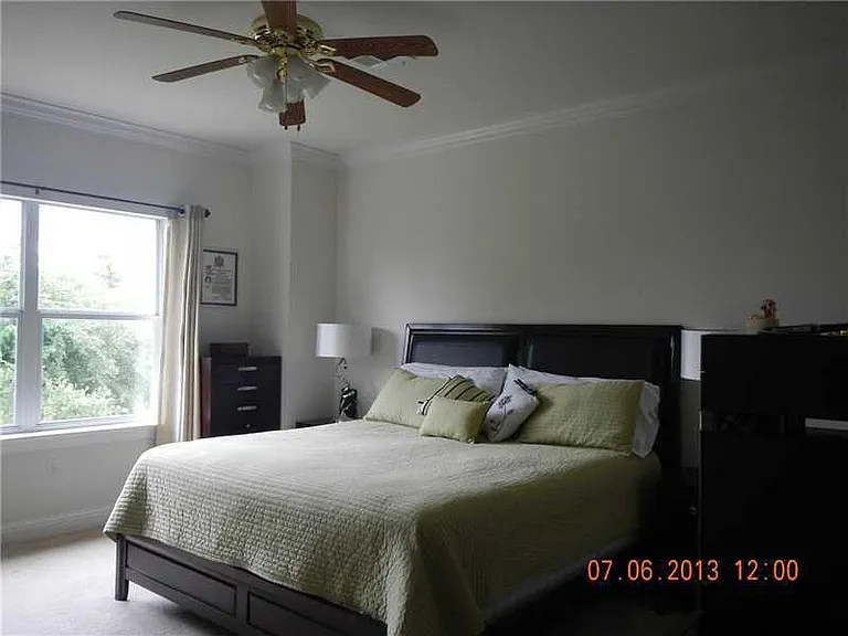 917 Milton St — Photo 11