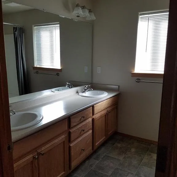 1042 SW Princeton Pl — Photo 9