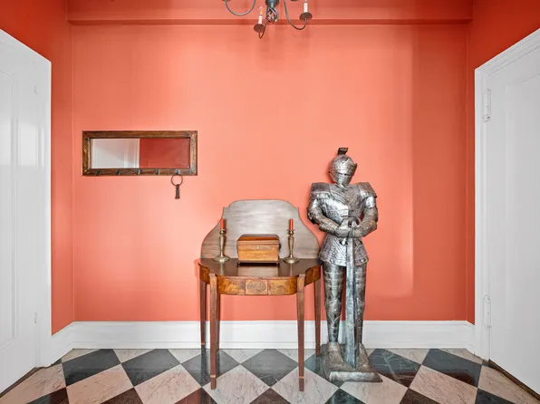 325 East 57th Street image 12 of 12