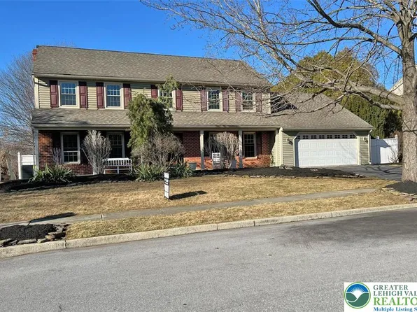 4861 Waterfall Dr, Macungie, PA 18062