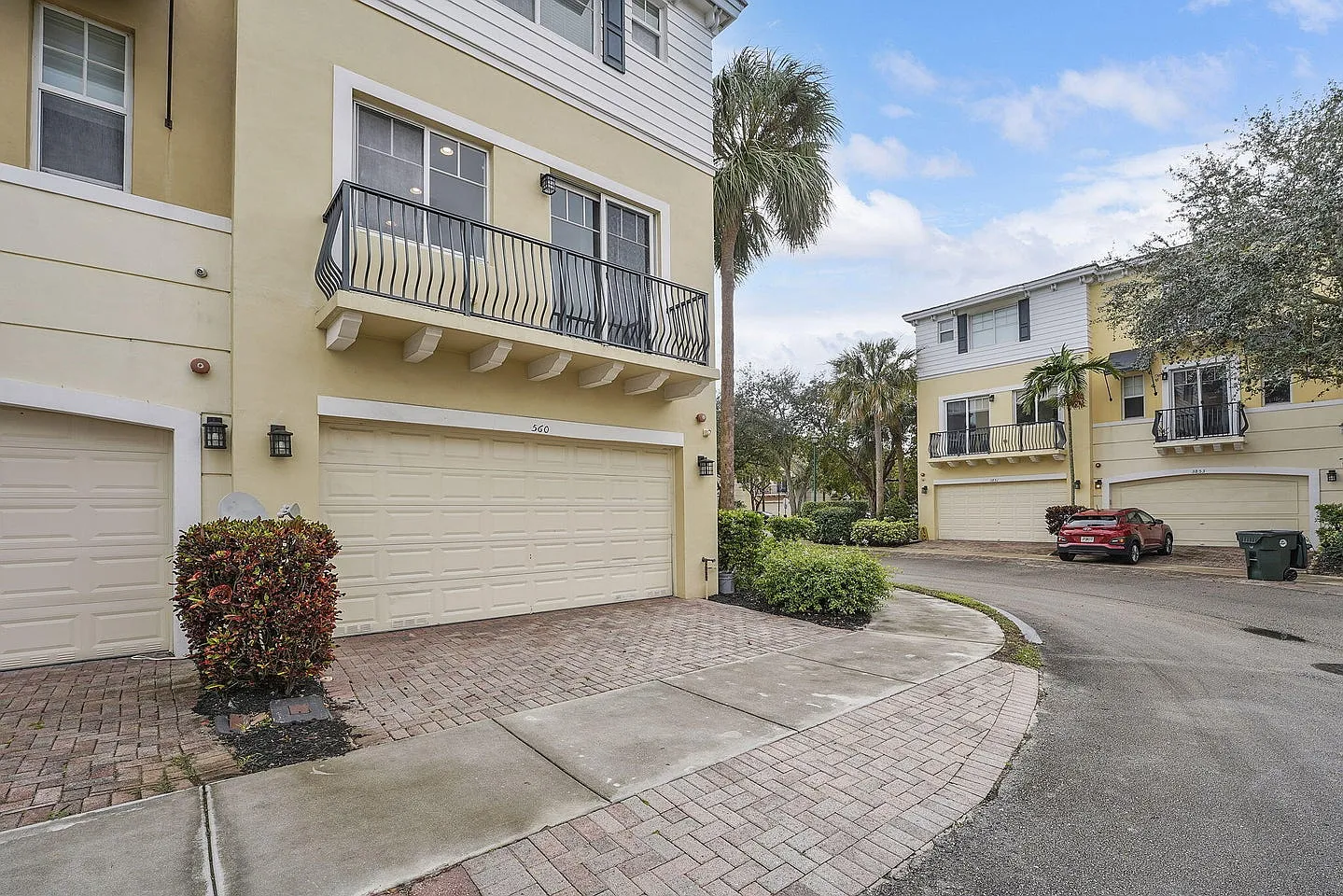 3 bed, 3.5 bath, 1924 sqft, $4,750 — Photo 4