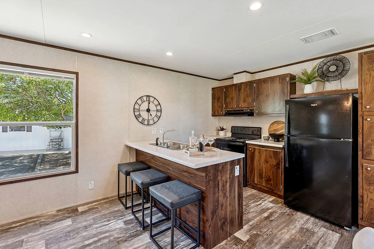 3 bed, 2.0 bath, 1216 sqft, $1,395 — Photo 1