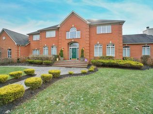 2 Linden Ct, Holmdel, NJ 07733