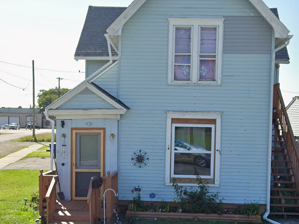 3928 Canada Southern Ave