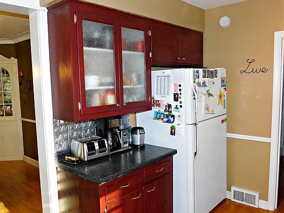2nd image of 520 W D St