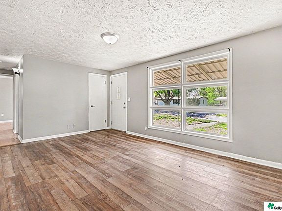 4th image of 4440 Vernon Ave