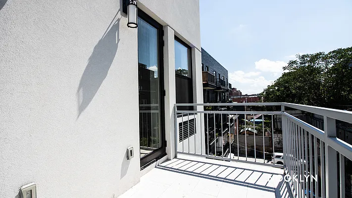 Rented by Nooklyn NYC LLC | media 40