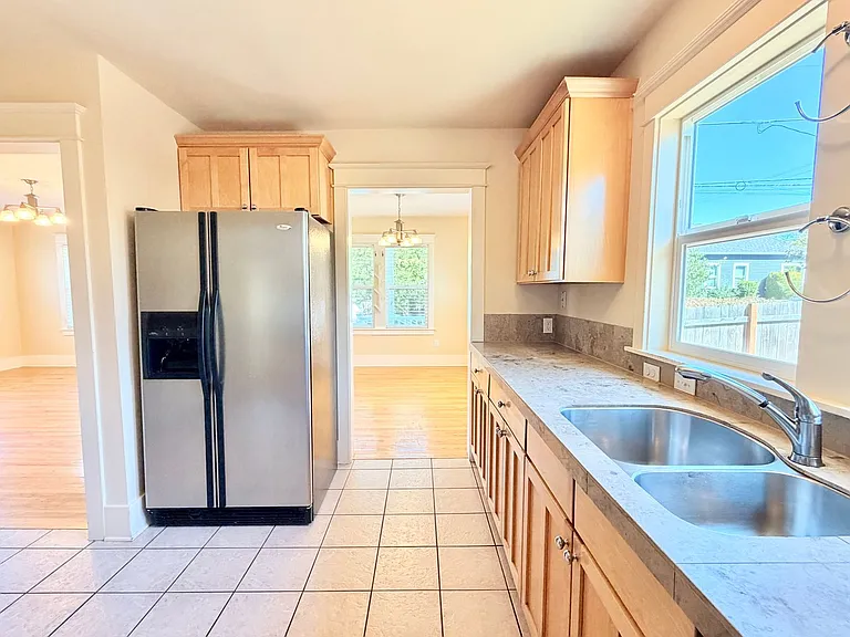 5319 NE 16th Ave — Photo 7