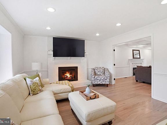 3rd image of 476 Gladstone Rd