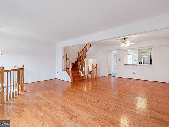 5th image of 8525 Woodland Manor Dr