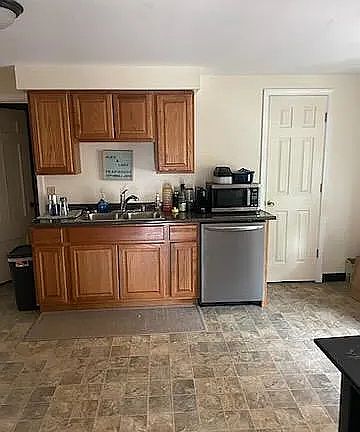 4th image of 77 Rutgers St #6