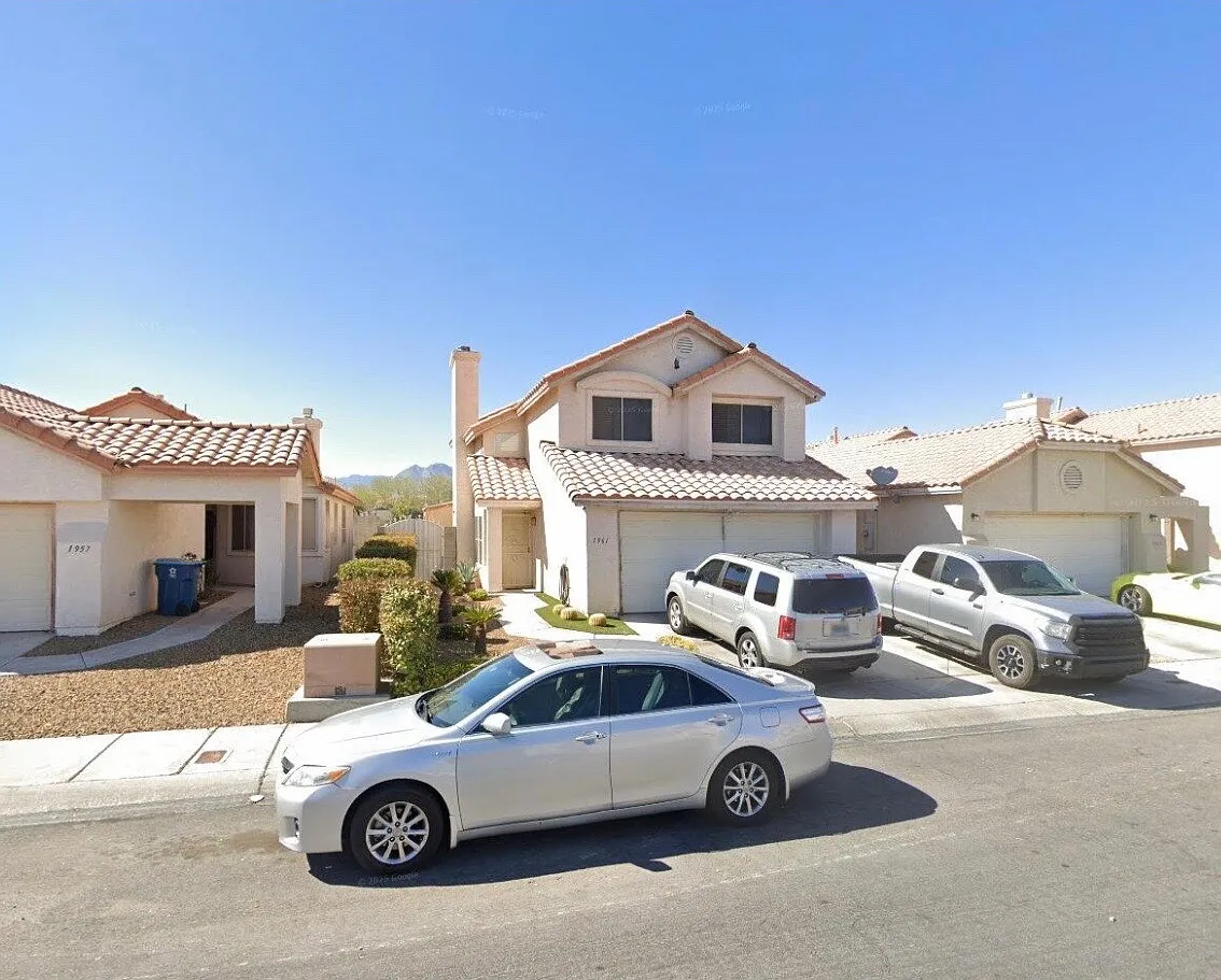 3 bed, 2.5 bath, 1755 sqft, $1,997 — Photo 1