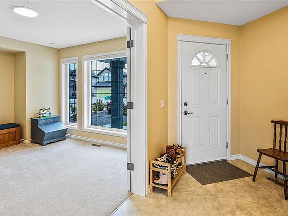 3rd image of 271 Everglade Cir SW