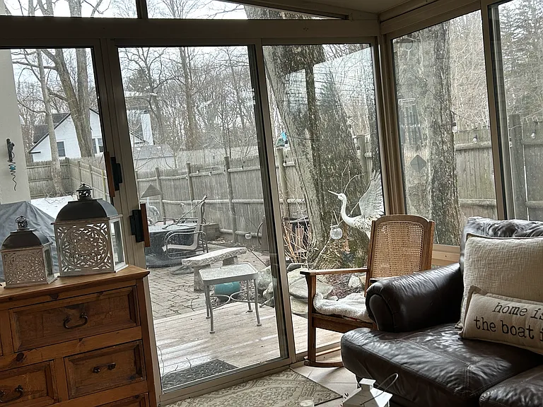Maple St — Photo 22