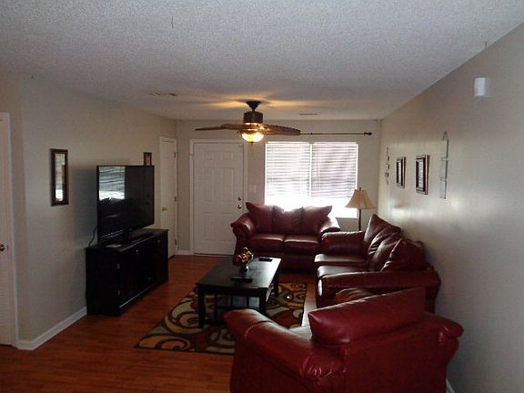 3rd image of 221 Knotty Pine Dr