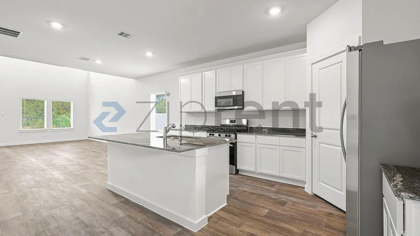 5 bed, 3.5 bath, 2500 sqft, $2,750 — Photo 3