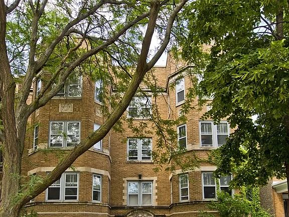 2nd image of 1424 W Winona St APT 1W