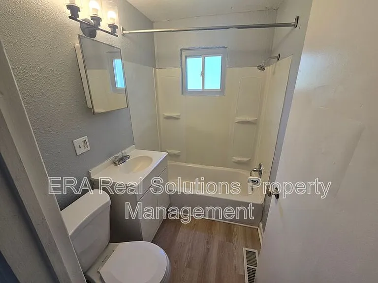 446 S Yale Ave — Photo 4