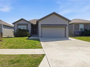 21801 Southcreek Rd, Peculiar, MO 64078