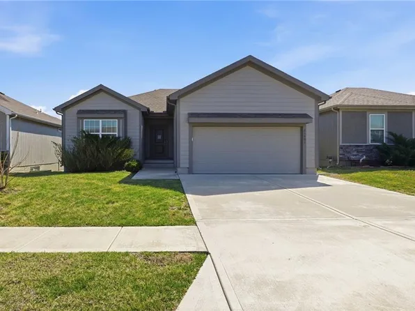 21801 Southcreek Rd, Peculiar, MO 64078