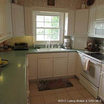 2nd image of 126 W Lakeview Dr