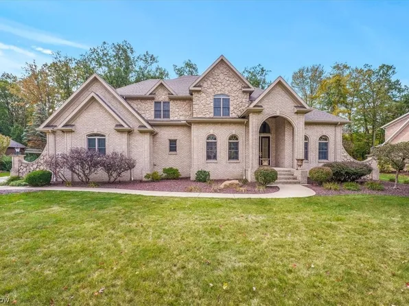 9360 Bay Hill Dr NE, Warren, OH 44484